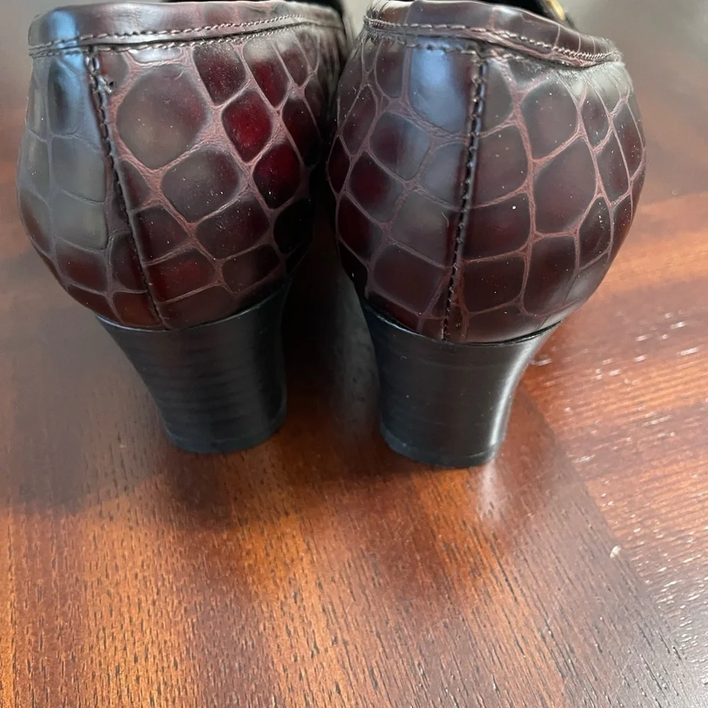 Talbots women’s size 6M brown leather shoes crocodile print , square toe 2”Heels